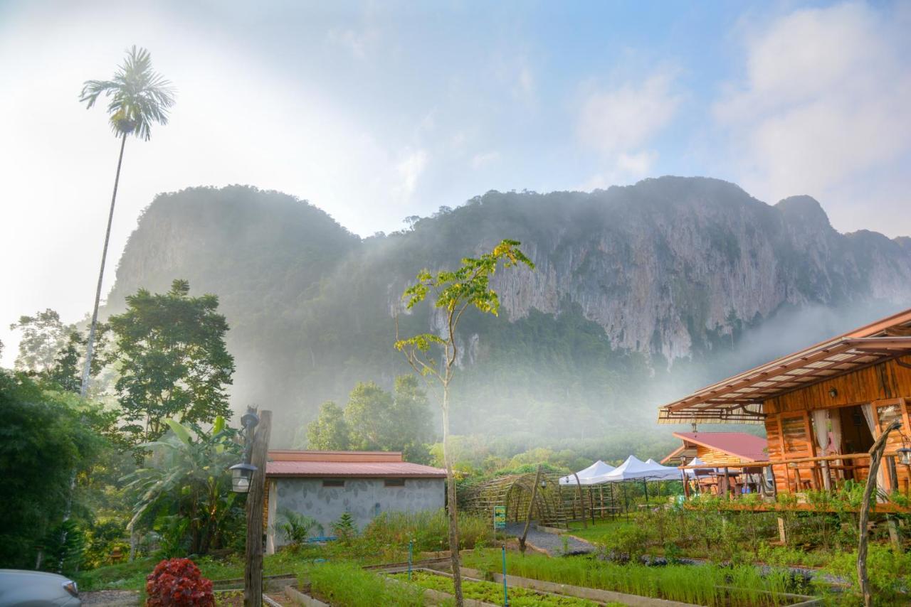 Hotel Bansuanphutarn Ban Pha Saeng Lang Esterno foto