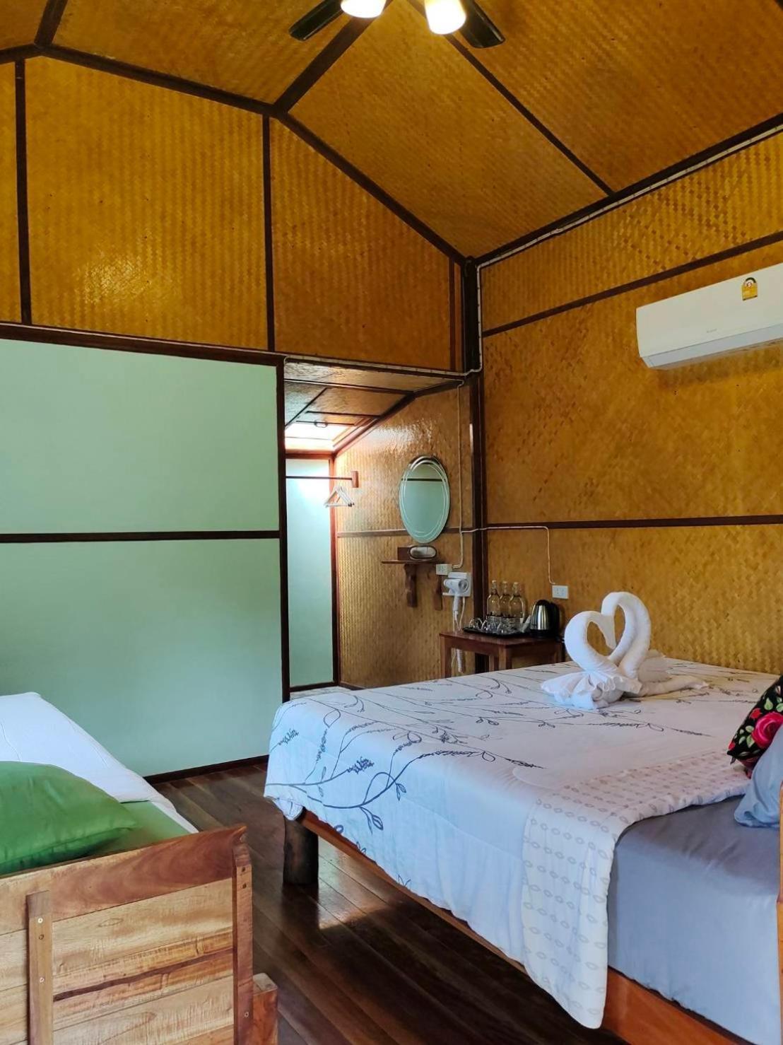 Hotel Bansuanphutarn Ban Pha Saeng Lang Esterno foto