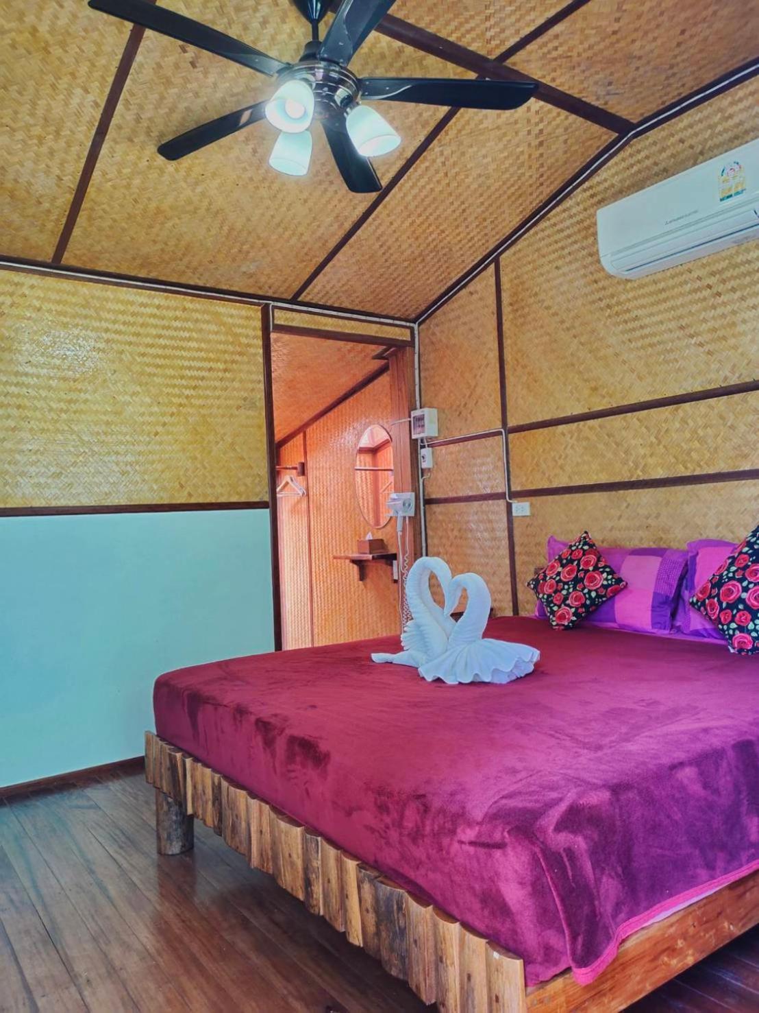 Hotel Bansuanphutarn Ban Pha Saeng Lang Esterno foto