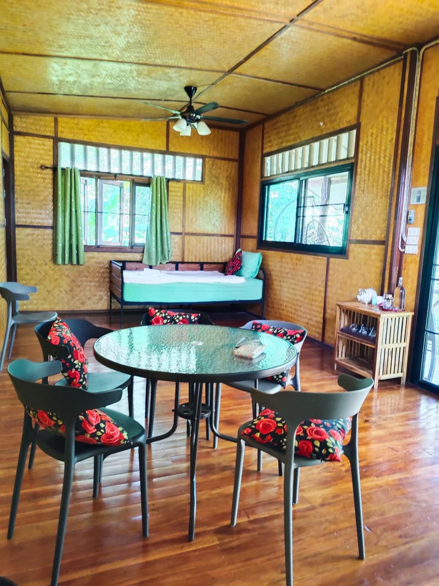 Hotel Bansuanphutarn Ban Pha Saeng Lang Esterno foto