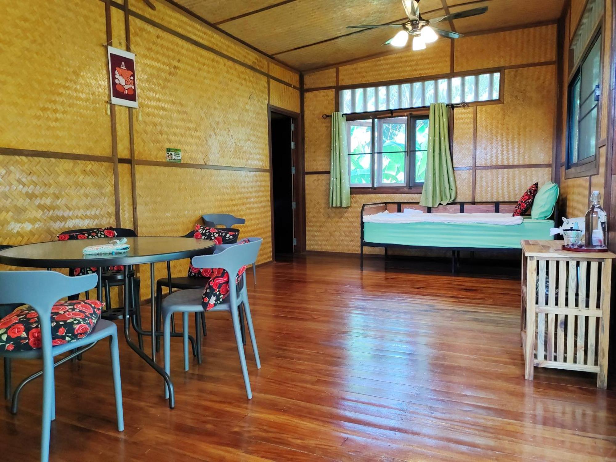 Hotel Bansuanphutarn Ban Pha Saeng Lang Esterno foto