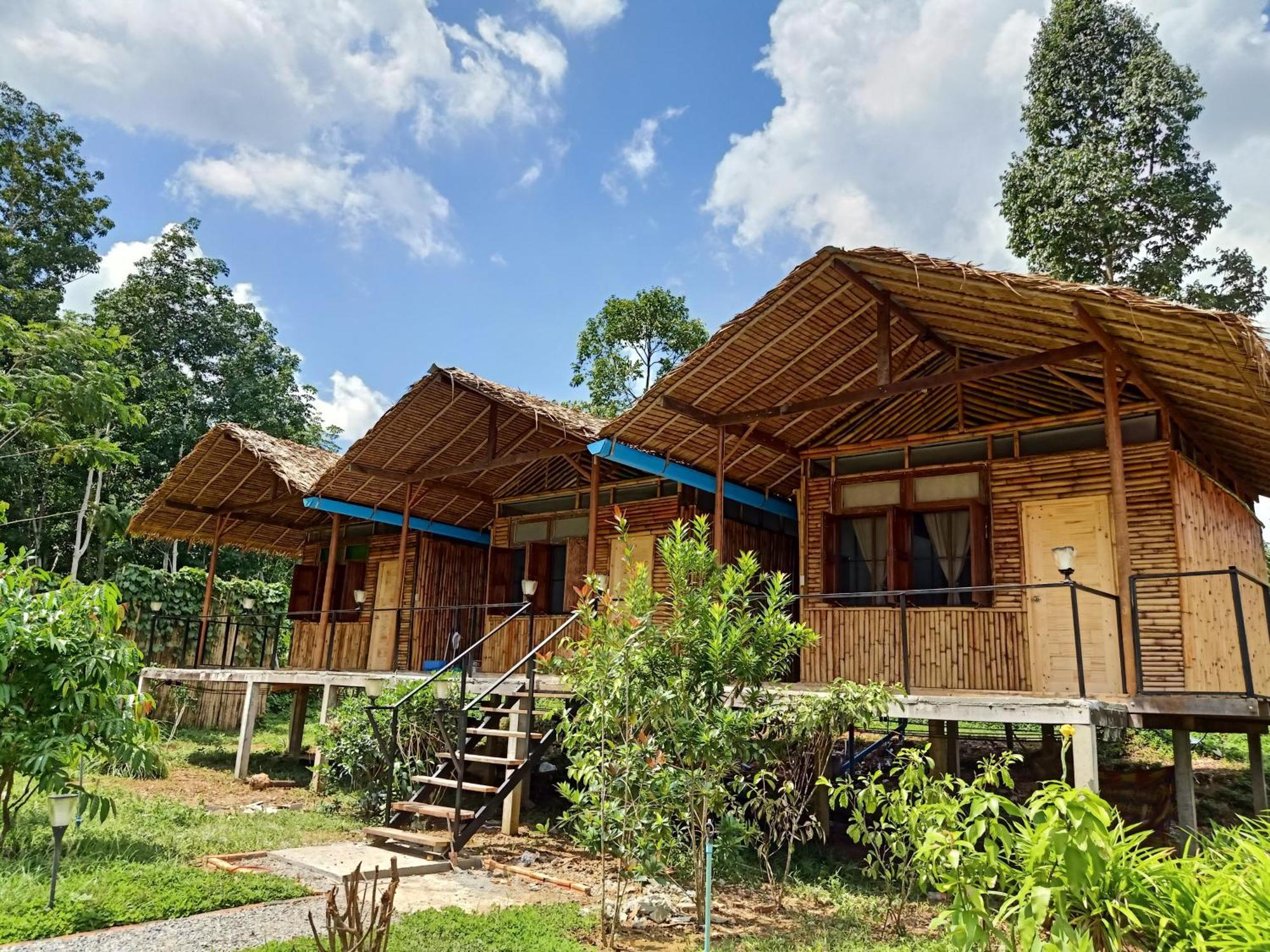 Hotel Bansuanphutarn Ban Pha Saeng Lang Esterno foto