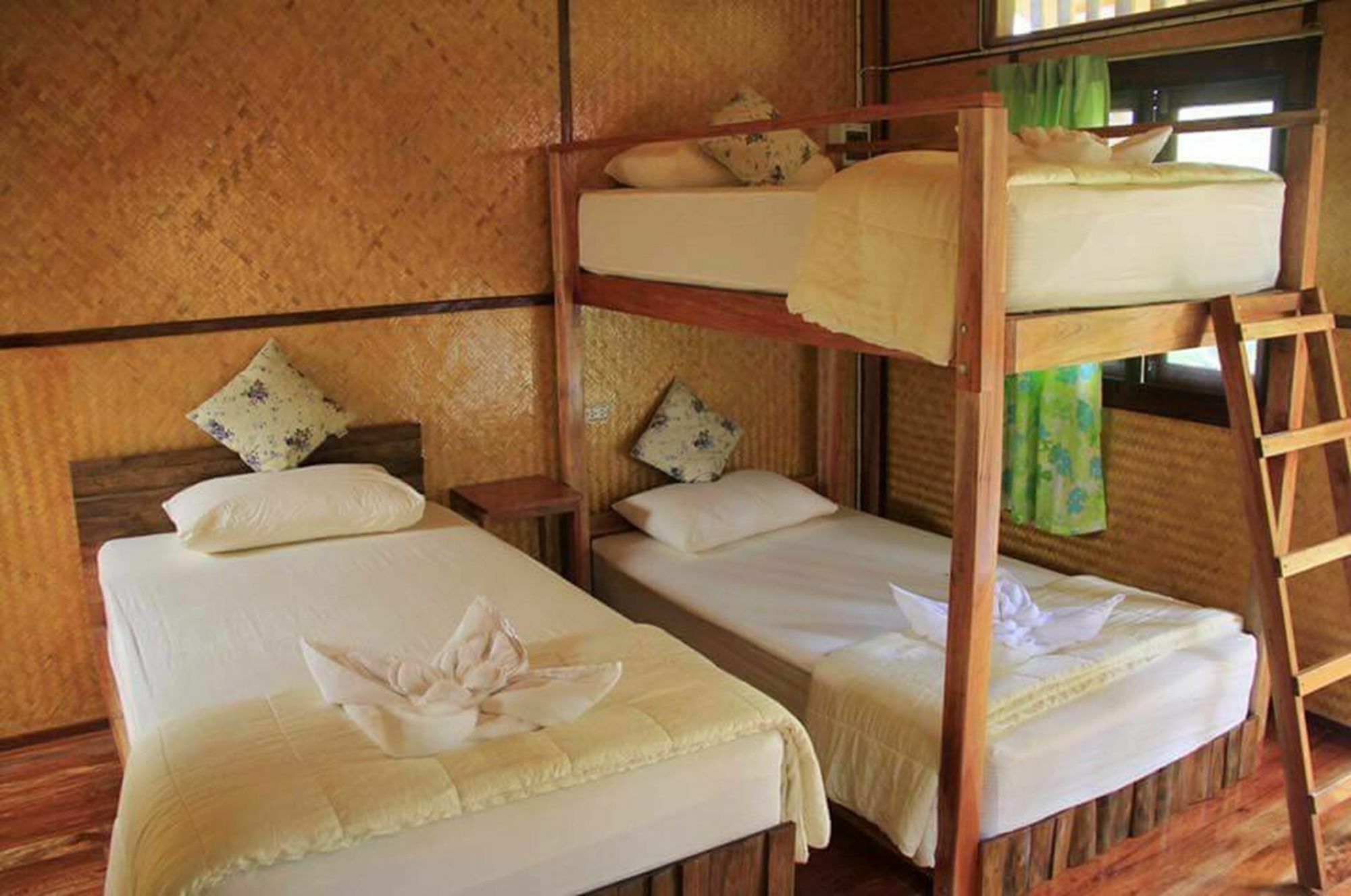 Hotel Bansuanphutarn Ban Pha Saeng Lang Esterno foto